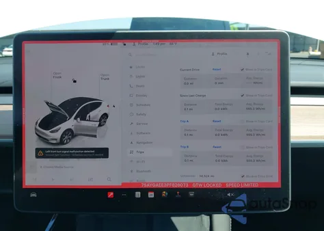 2023 Tesla Model Y Awd/Long Range Dual Motor All-Wheel Drive z USA, uszkodzony, nr VIN 7SAYGAEE3PF826073